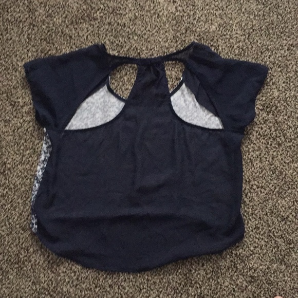 Chiffon and geometrical blouse - Picture 2 of 2